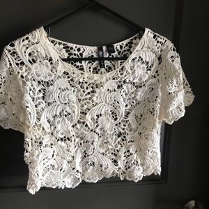 Tilly’s white lace crop top